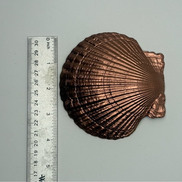 Hand painted Scallop Charming Winter Village - Picture 8 of 8